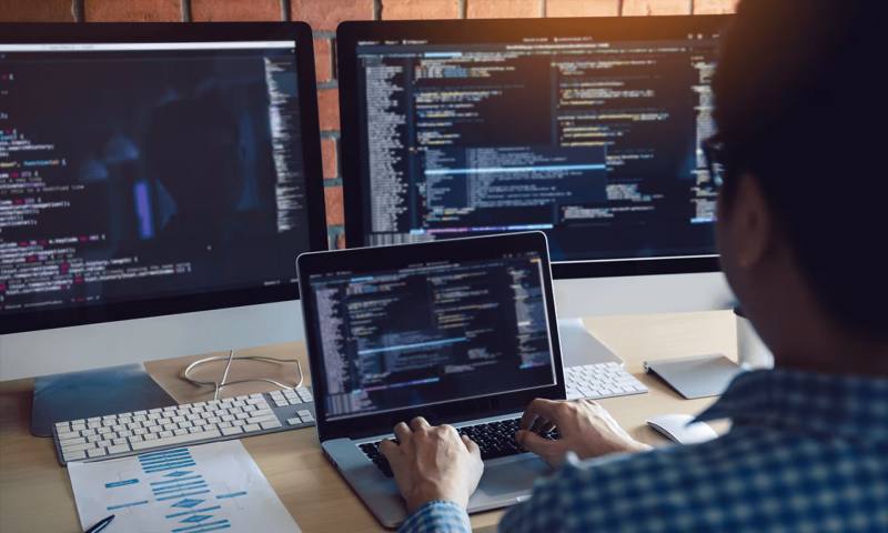 数据科学选型:R与Python如何赋能黄冈网站建设?